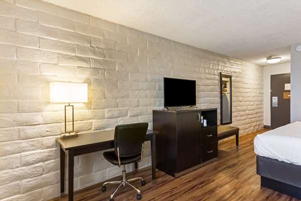  - Red Lion Hotel Monterey