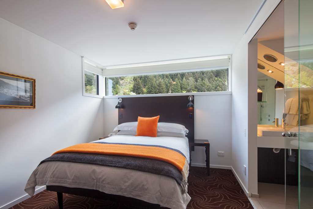 Guest photo