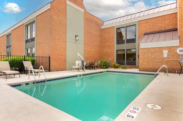 Pool - Best Western North Roanoke Hotel Troutville - I-81, Exit 150A