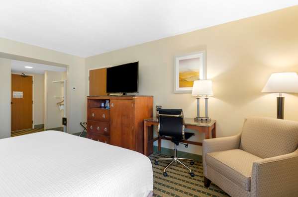  - Best Western North Roanoke Hotel Troutville - I-81, Exit 150A