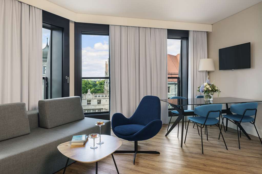 NH LEIPZIG ZENTRUM-guestroom-Guest Room,Suite,On-Site.jpg