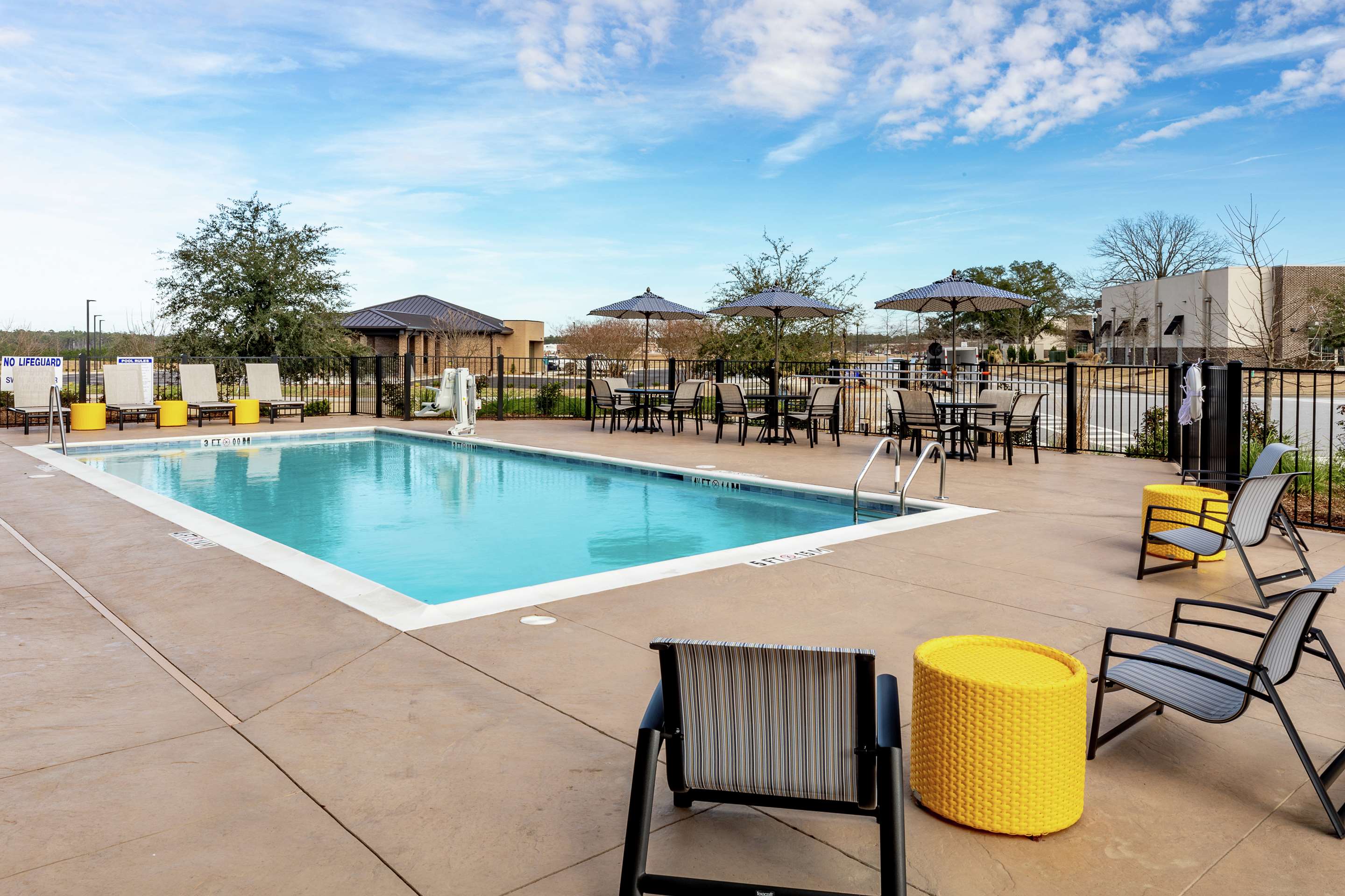 Pool | Hampton Inn & Suites Columbia Killian Road