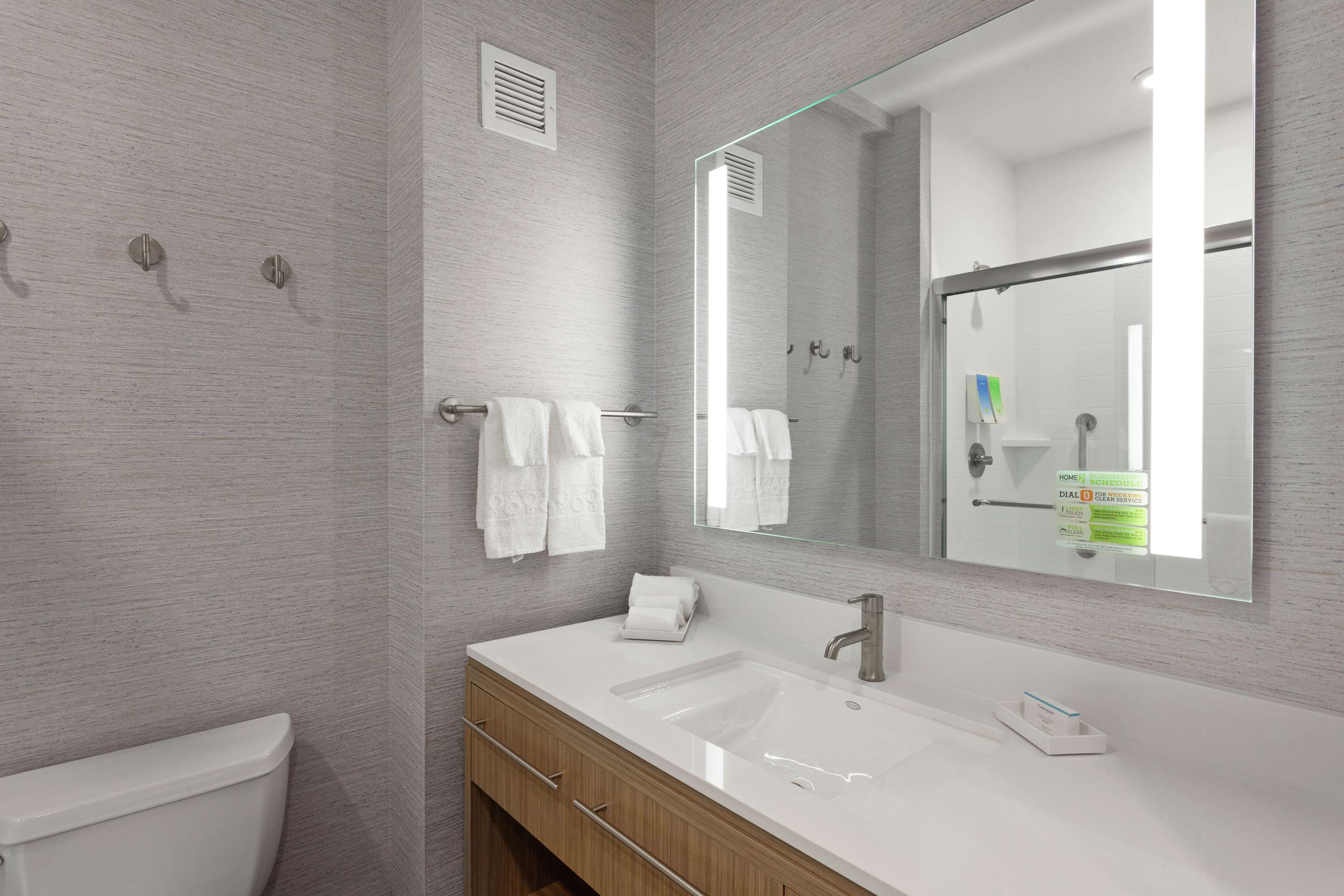 Guest room bath