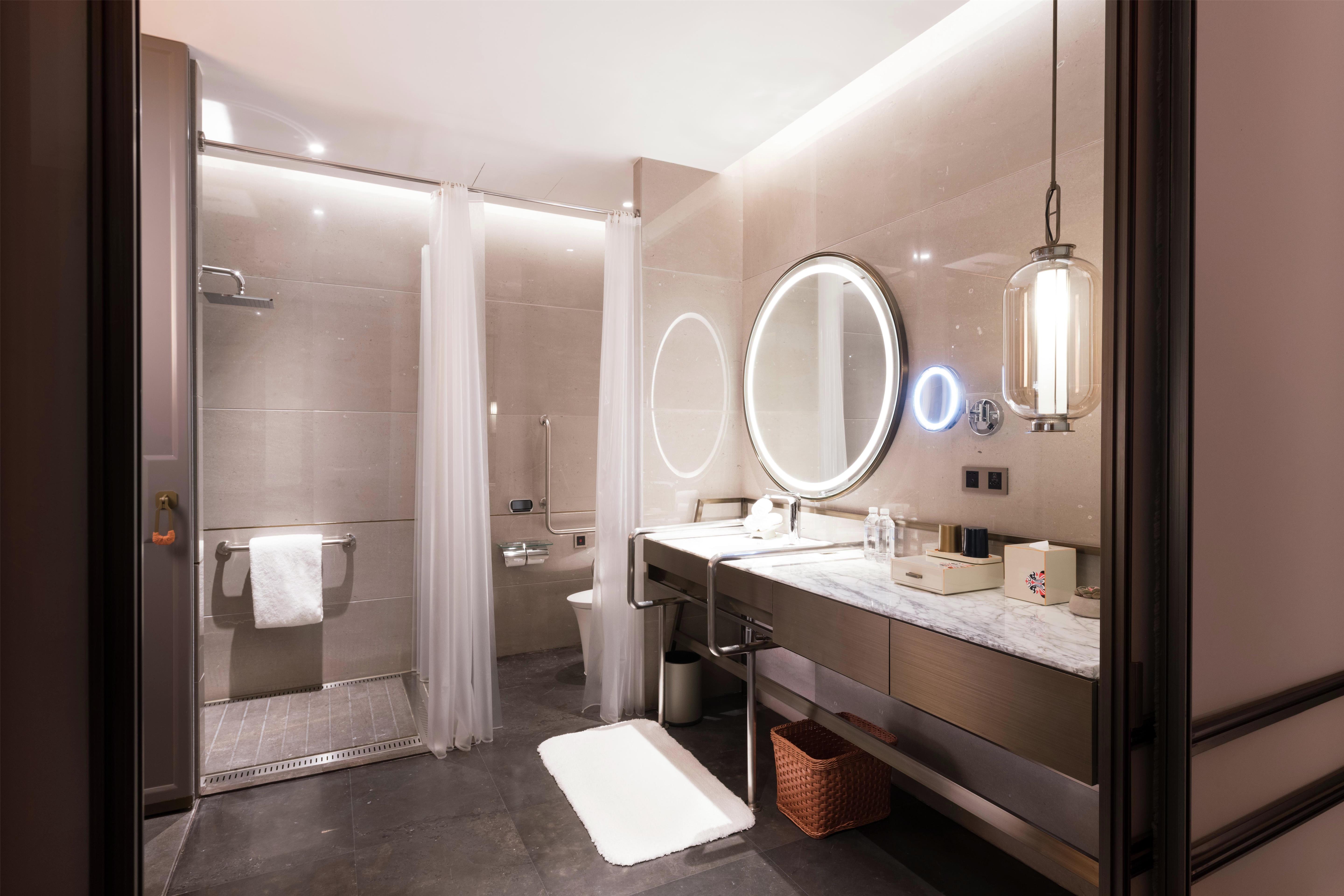 Canopy by Hilton Chengdu City Centre Room Type - KING ACCESSIBLE ROOM