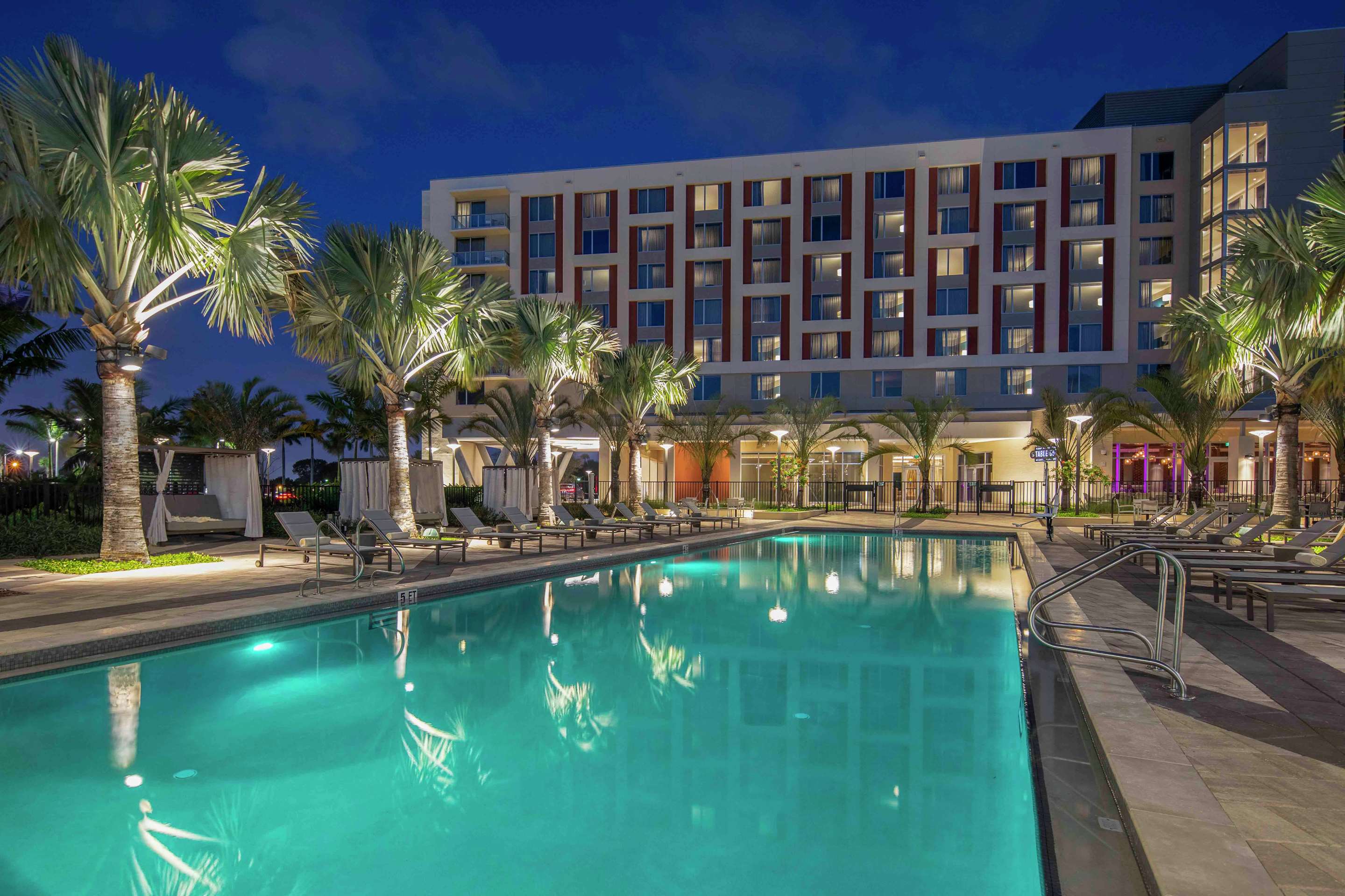 Pool | Hilton Miami Dadeland