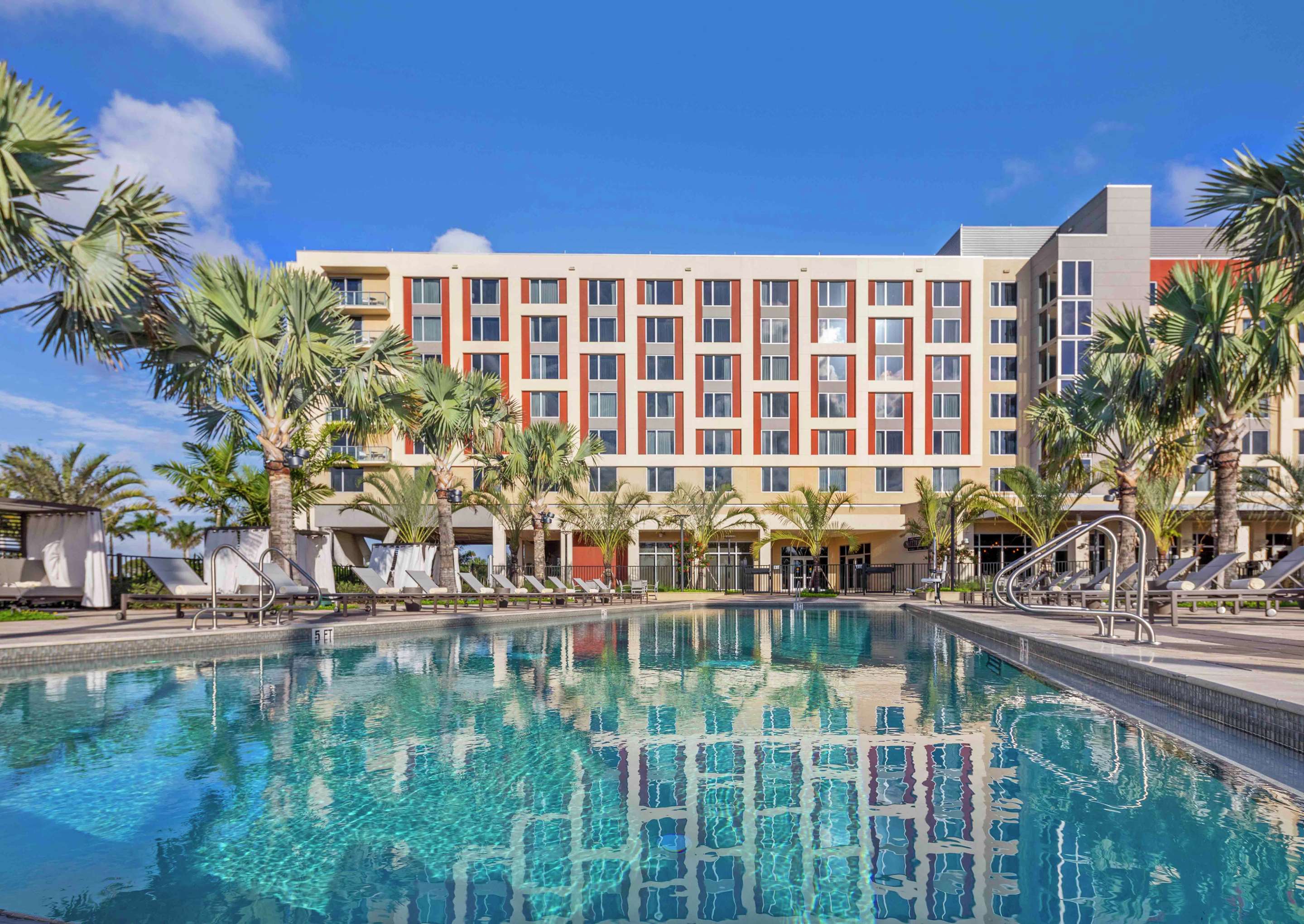 Pool | Hilton Miami Dadeland