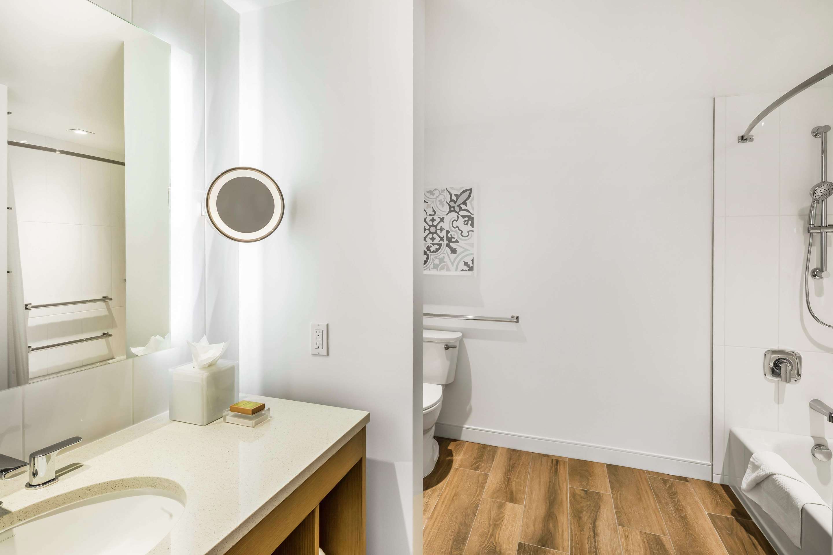 Guest room bath
