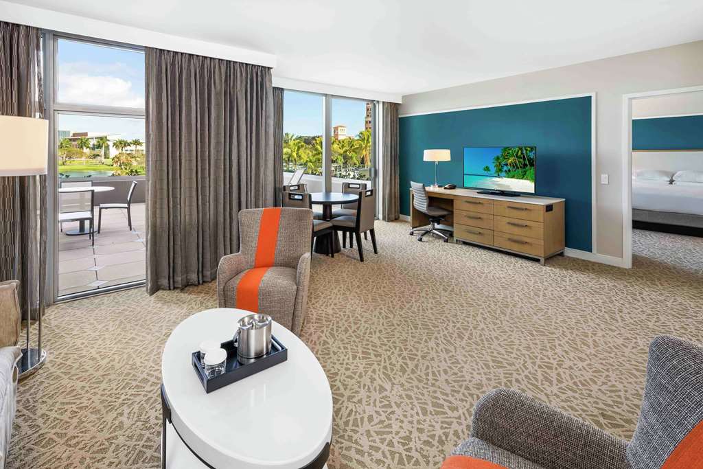 Hilton Miami Dadeland Room Type - 2 QN TERRACE DELUXE SUITE