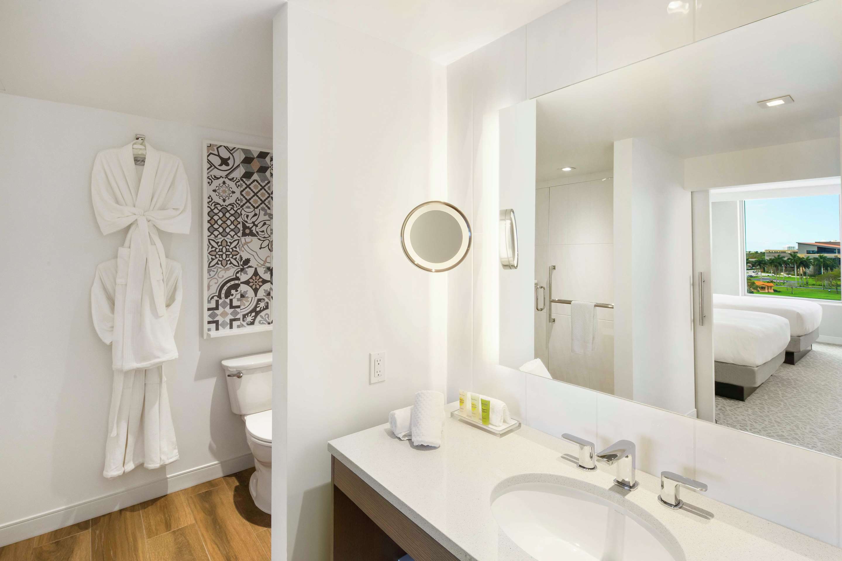 Guest room bath