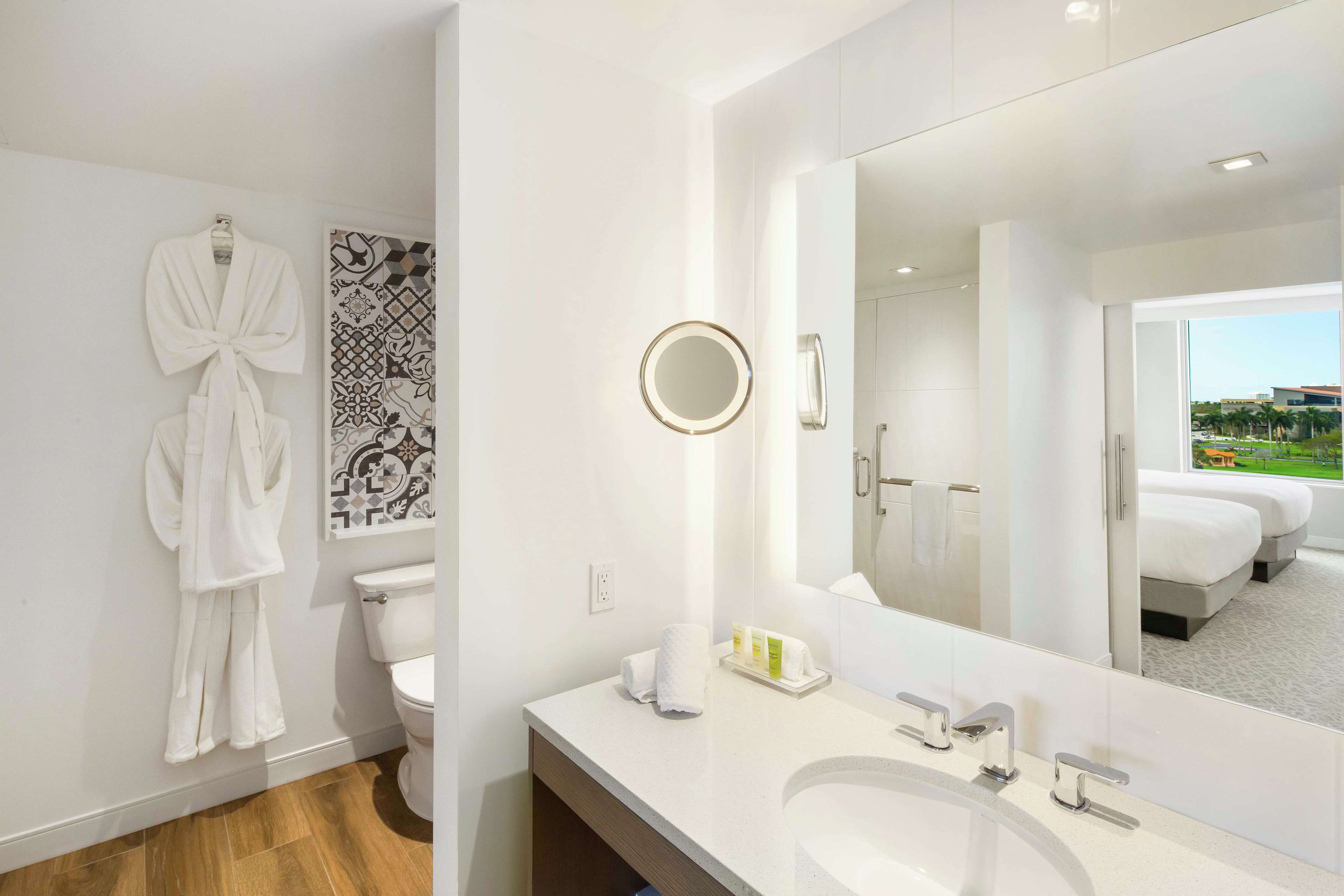 Hilton Miami Dadeland Room Type - 2 QUEEN BED DELUXE SUITE