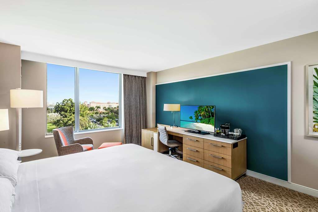 Hilton Miami Dadeland Room Type - 1KNG MOB HEARING ACC W TUB