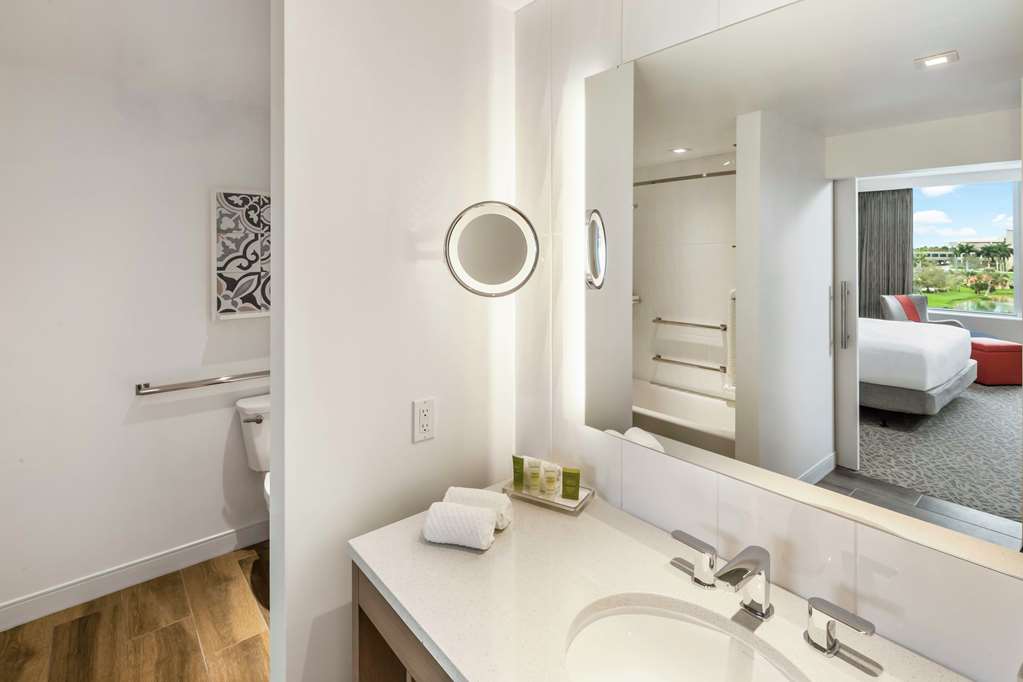 Hilton Miami Dadeland Room Type - 1 KG MB HR AC DELUXE SUITE