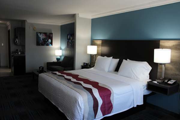Suite - Best Western Inn & Suites Six Flags San Antonio - I-10, Exit 558