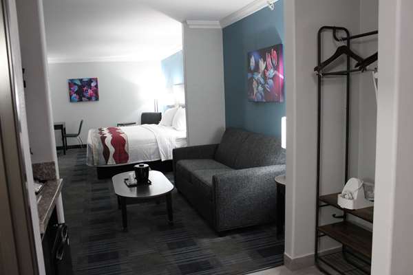 Suite - Best Western Inn & Suites Six Flags San Antonio - I-10, Exit 558