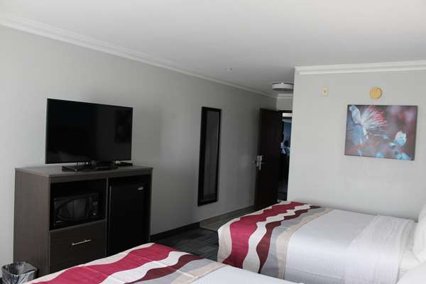  - Best Western Inn & Suites Six Flags San Antonio - I-10, Exit 558