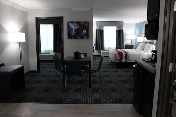 Suite - Best Western Inn & Suites Six Flags San Antonio - I-10, Exit 558