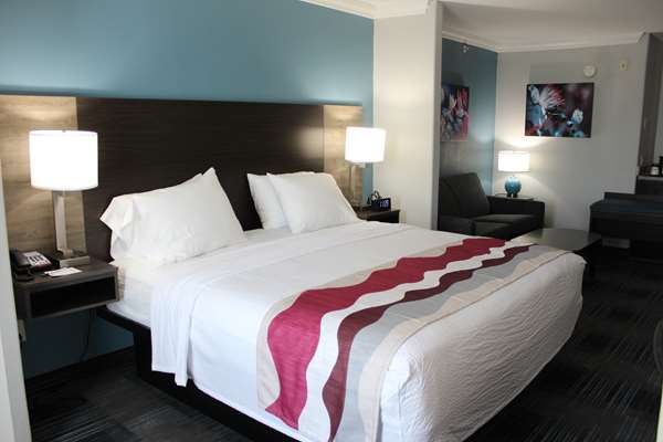 Suite - Best Western Inn & Suites Six Flags San Antonio - I-10, Exit 558