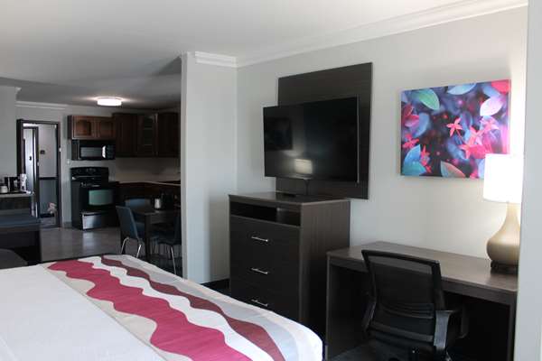 Suite - Best Western Inn & Suites Six Flags San Antonio - I-10, Exit 558
