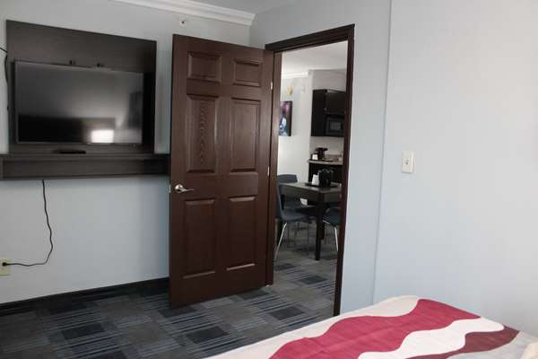 Suite - Best Western Inn & Suites Six Flags San Antonio - I-10, Exit 558