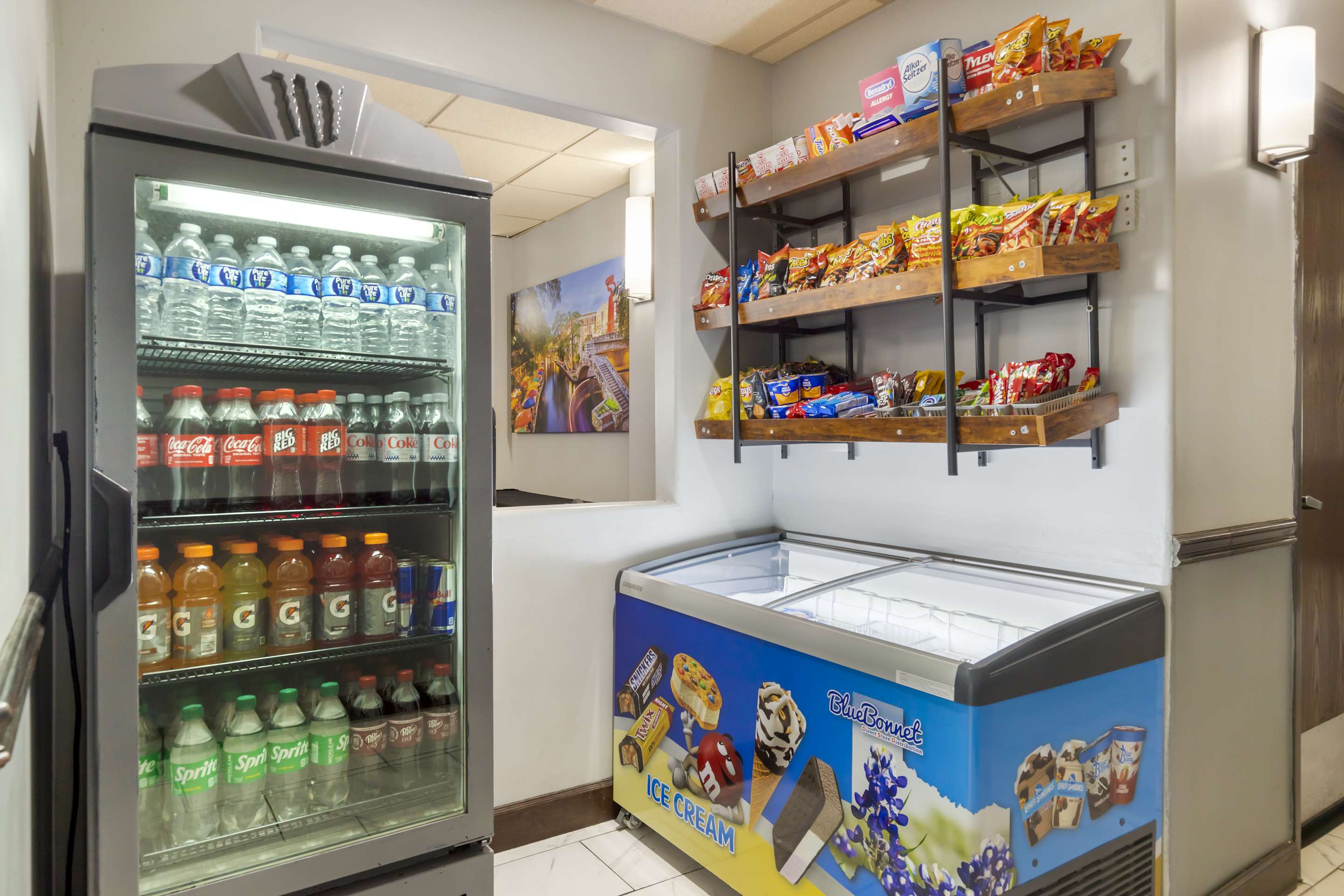 Market | Best Western Medical Center North Inn & Suites Near Six Flags