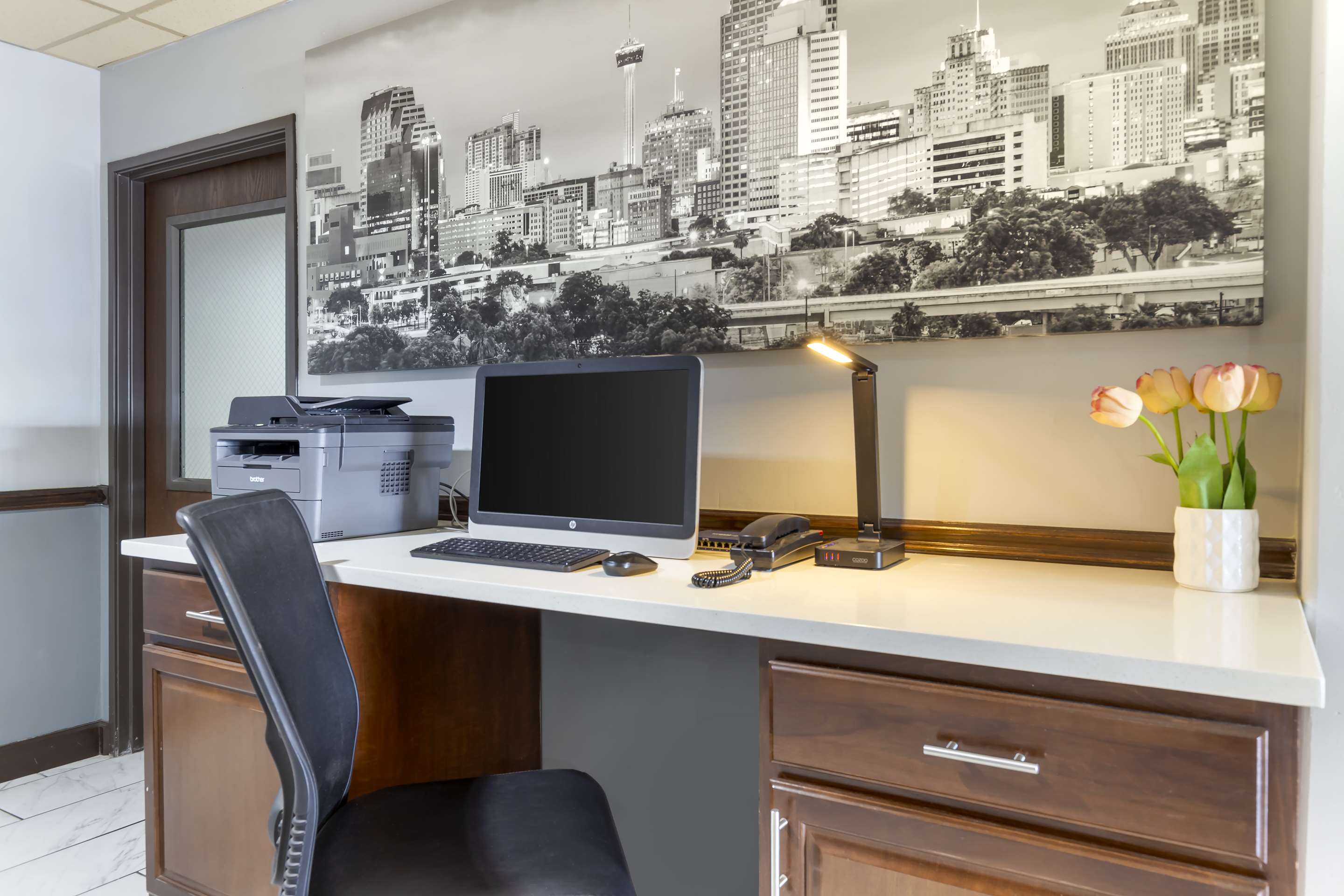 Business Center | Best Western Medical Center North Inn & Suites Near Six Flags