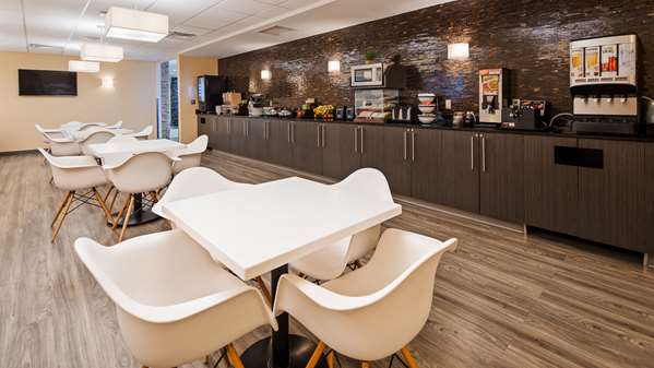 Restaurant - Best Western Plus Airport Inn & Suites Saskatoon