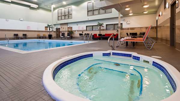 Pool - Best Western Plus Airport Inn & Suites Saskatoon
