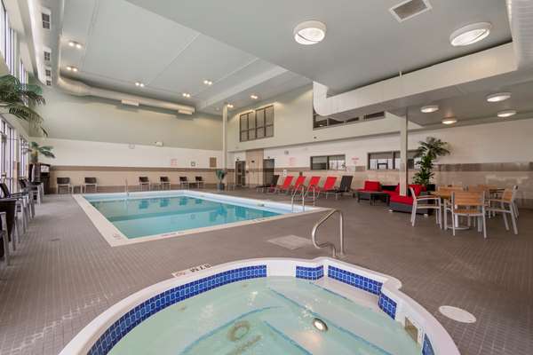 Pool - Best Western Plus Airport Inn & Suites Saskatoon