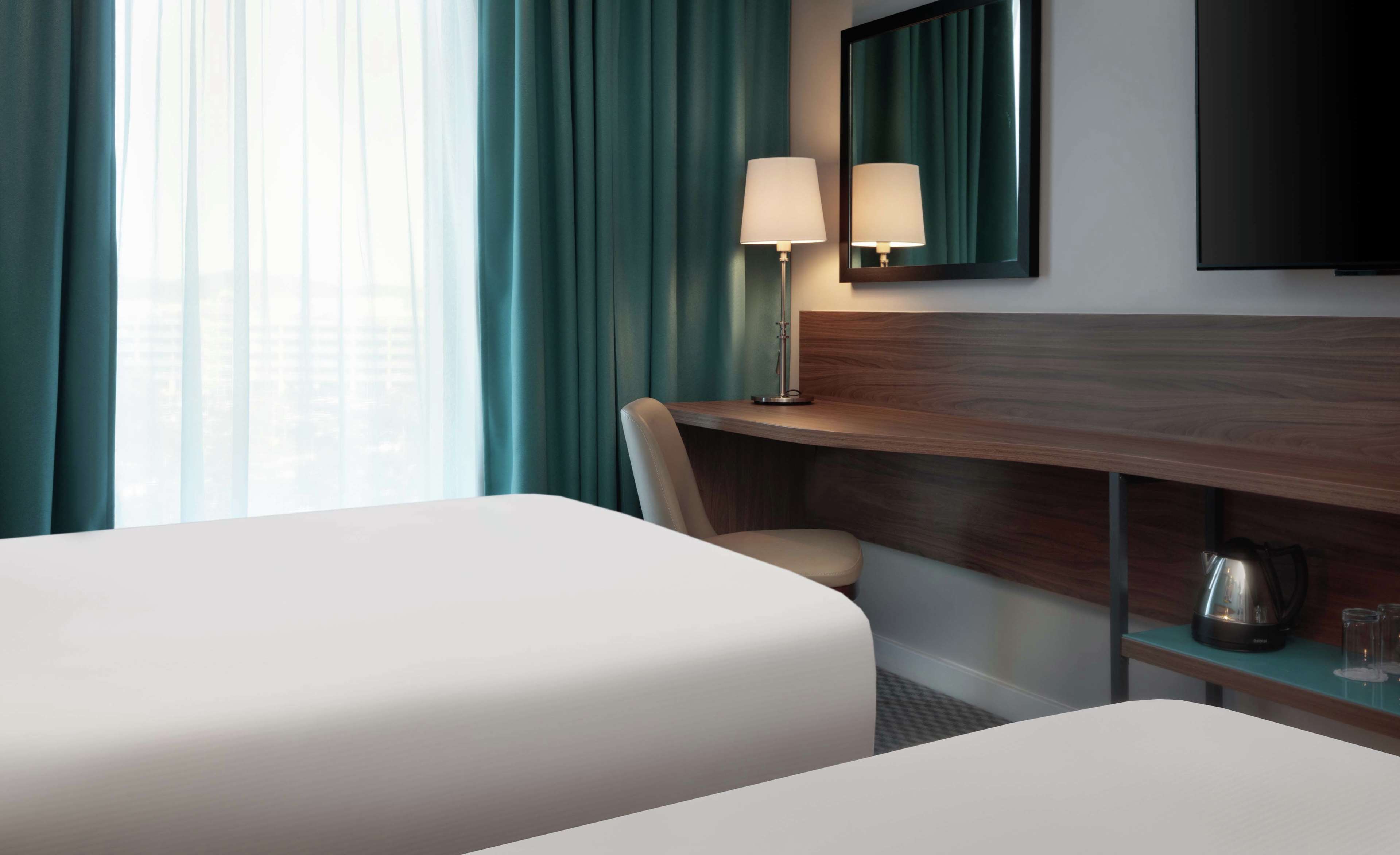 Hampton by Hilton Edinburgh Airport Room Type - TWIN GUEST ROOM