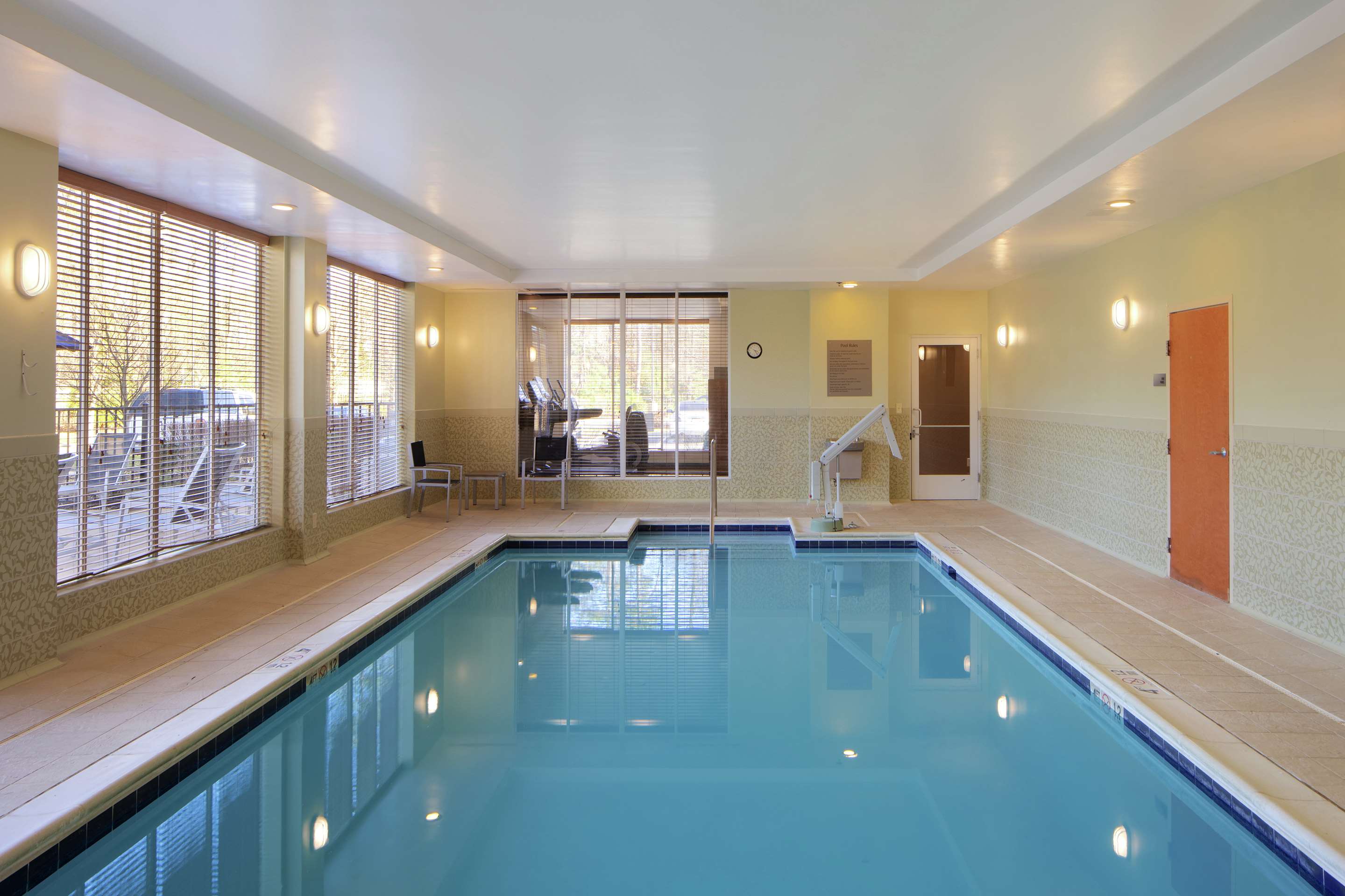 Pool | DoubleTree by Hilton Richmond Airport