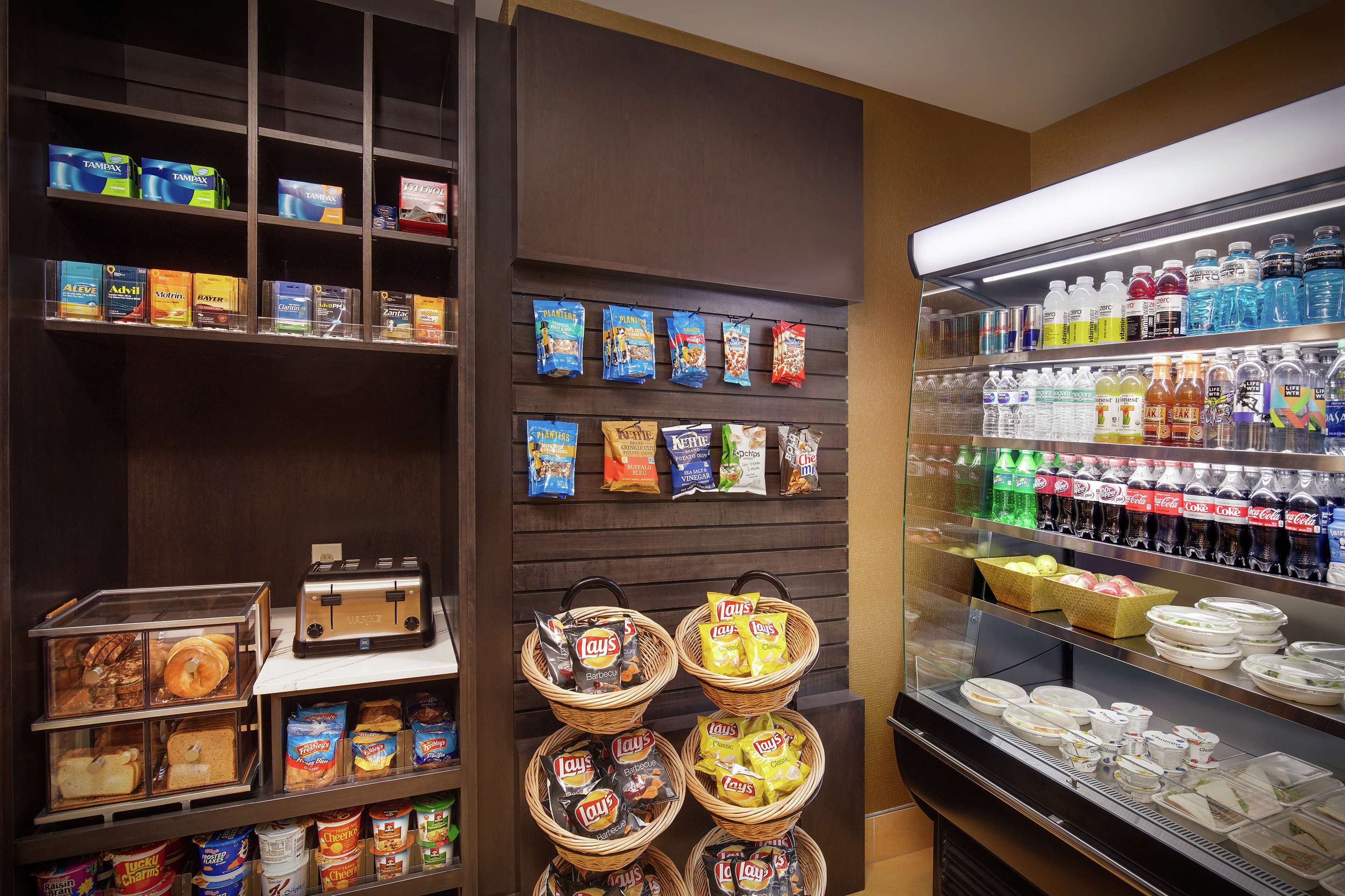 Restaurant | DoubleTree by Hilton Richmond Airport