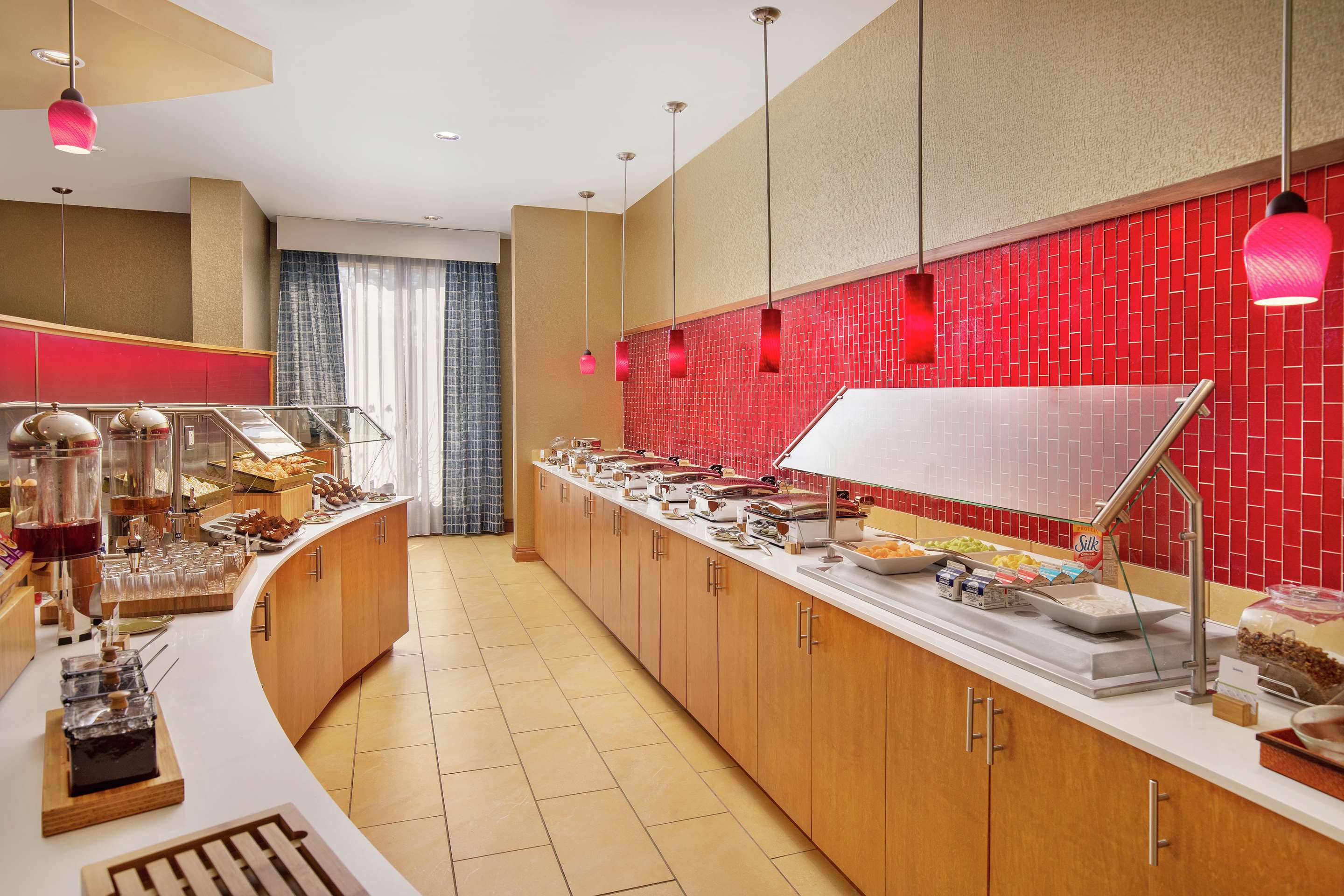 Breakfast Area | DoubleTree by Hilton Richmond Airport