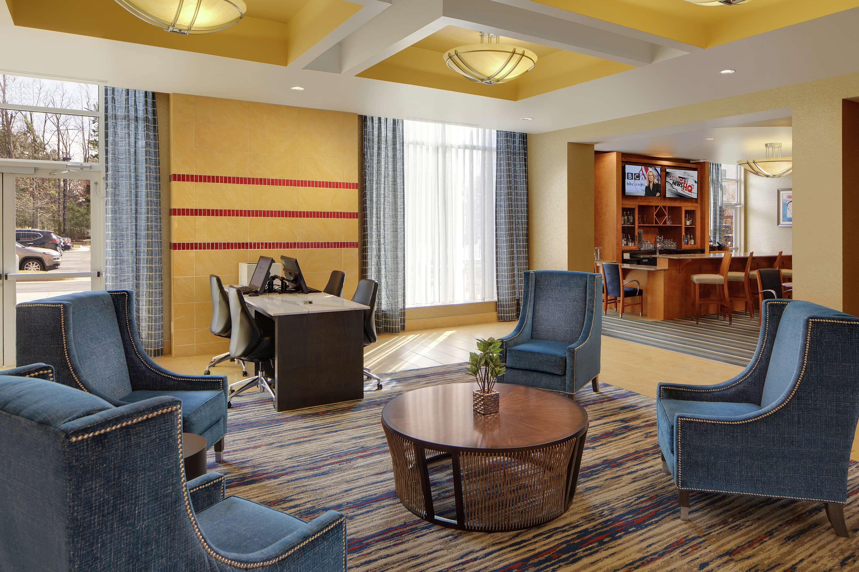 Lobby | DoubleTree by Hilton Richmond Airport