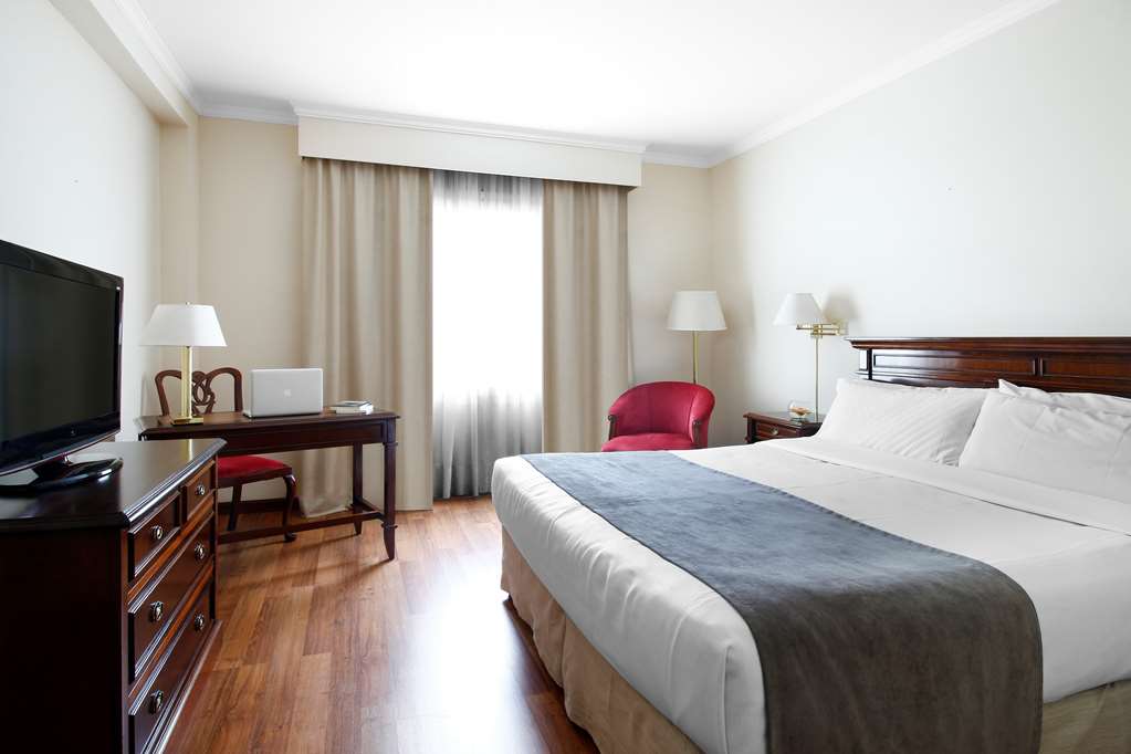 CYAN AMERICAS TOWERS HOTEL-guestroom-Guest Room,On-Site.jpg
