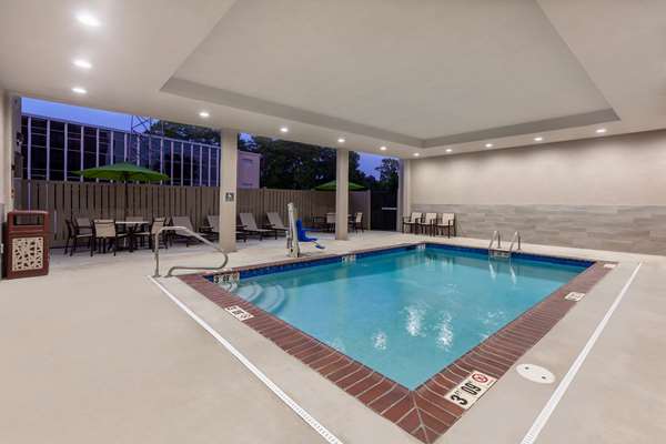 Pool - La Quinta Inn & Suites Lafayette