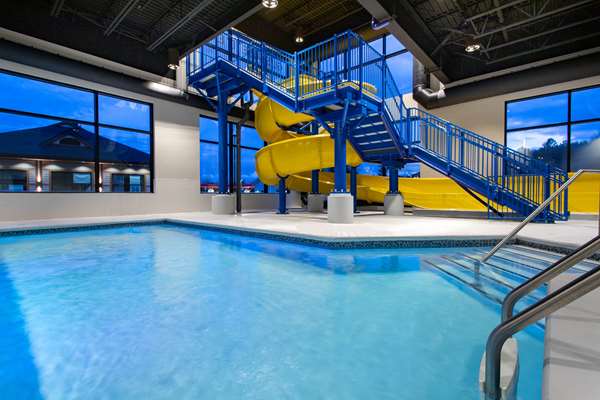 Pool - Microtel Inn & Suites by Wyndham Mont Tremblant
