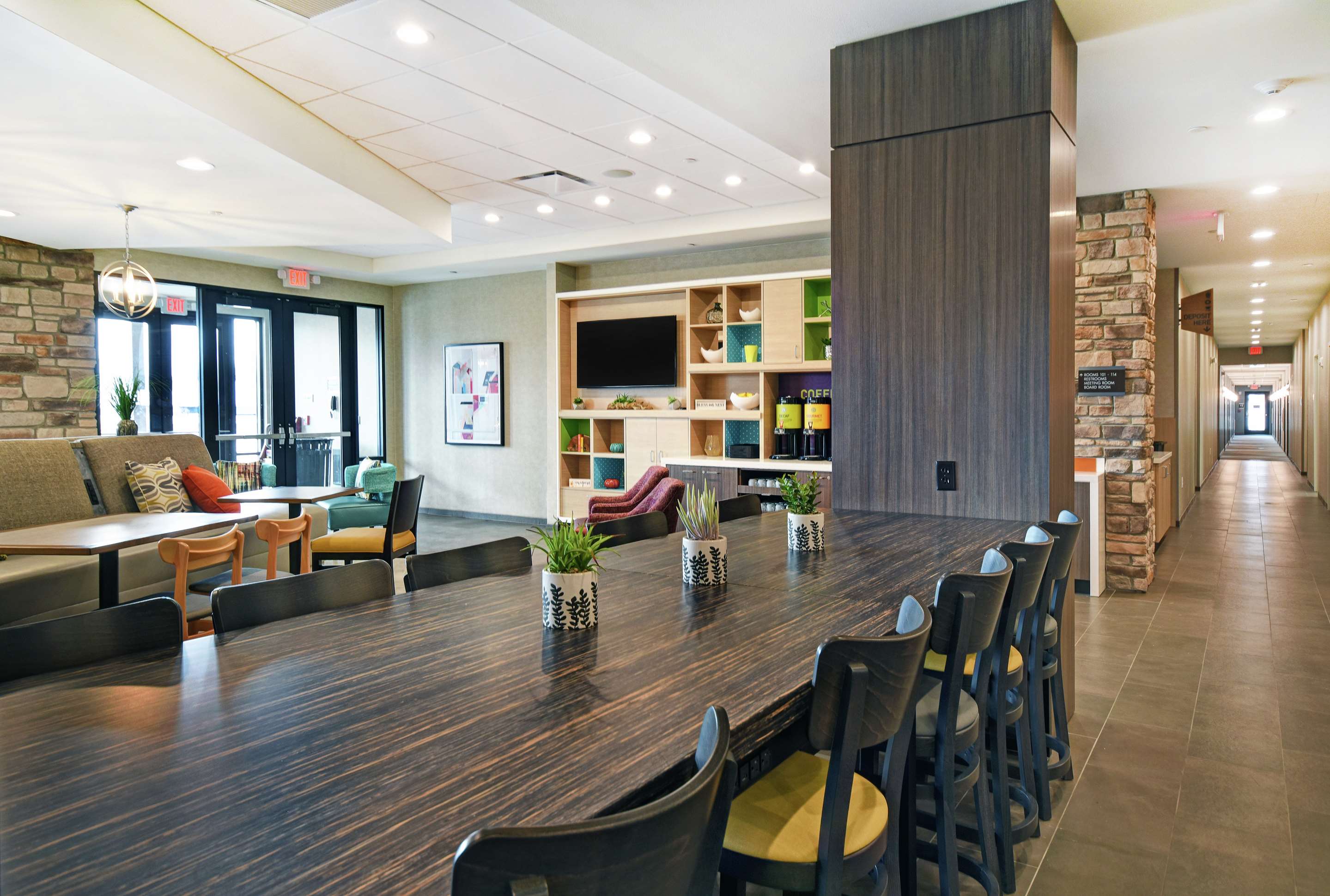Lobby | Home2 Suites by Hilton Beloit