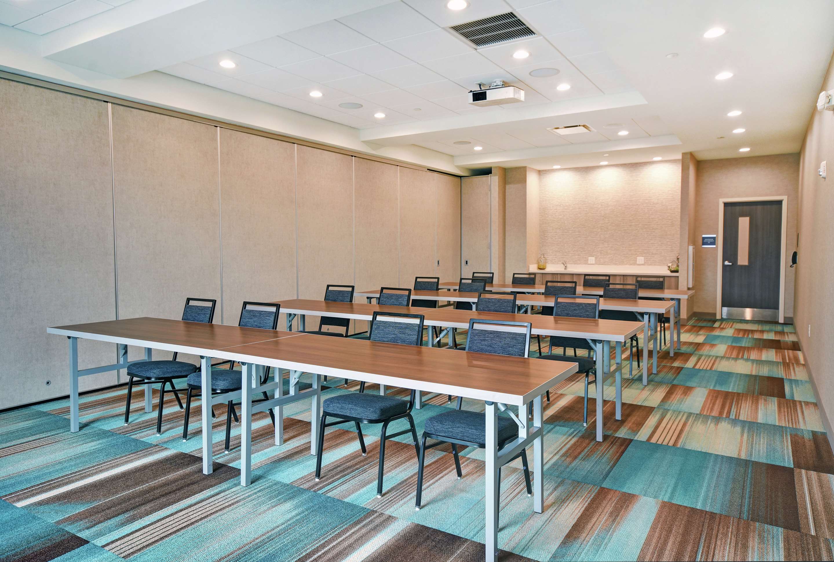 Meeting Room | Home2 Suites by Hilton Beloit
