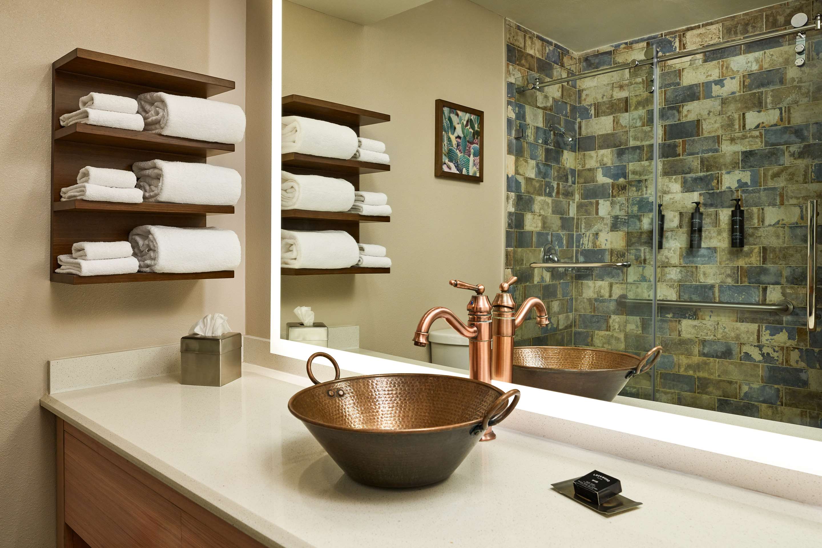 Guest room bath