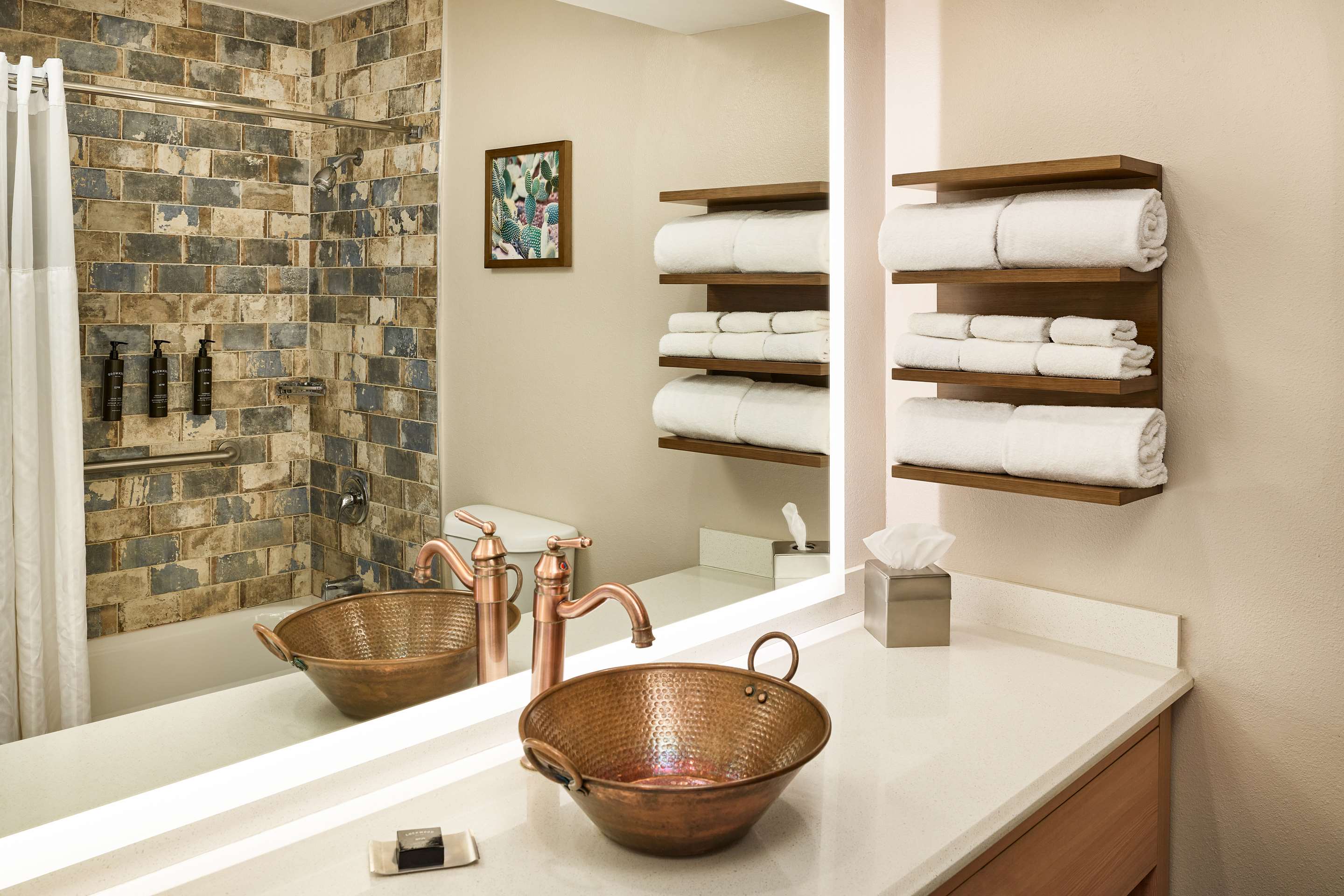 Guest room bath