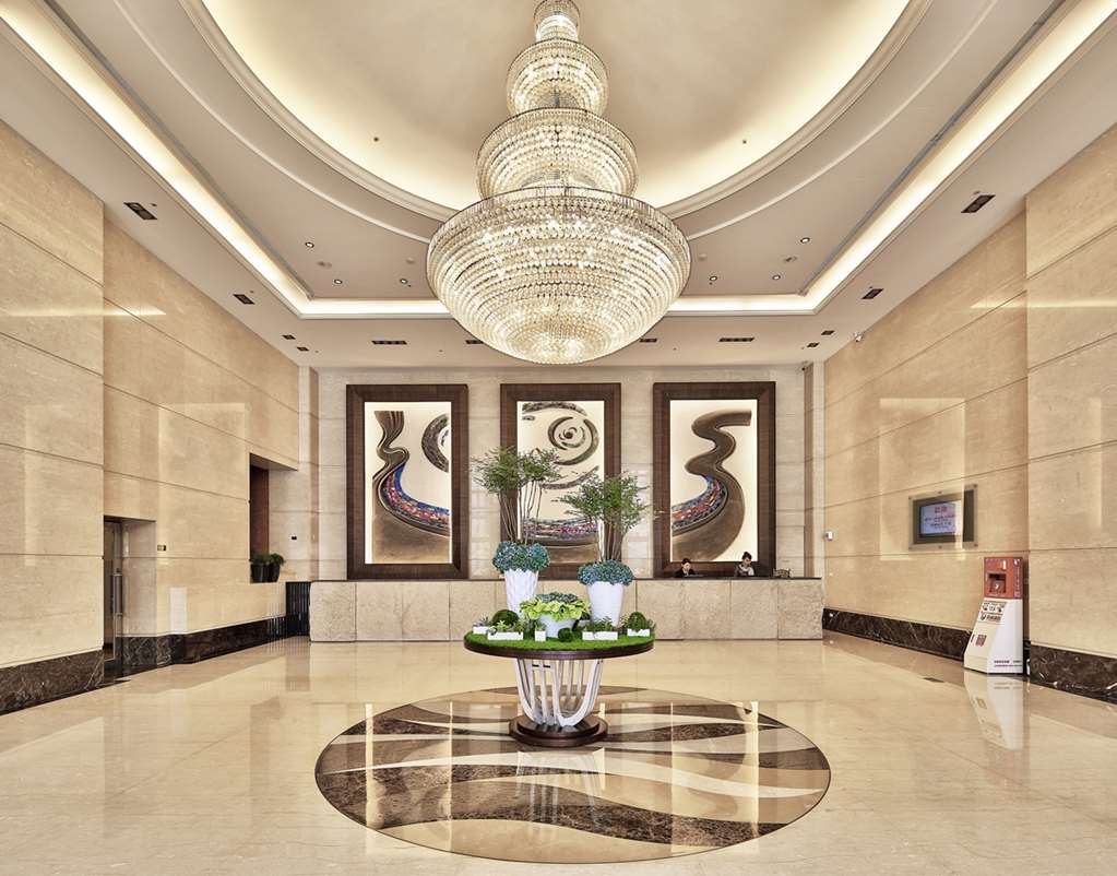 Queena Plaza Hotel