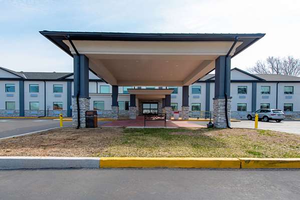 Exterior view - Quality Inn Mishawaka