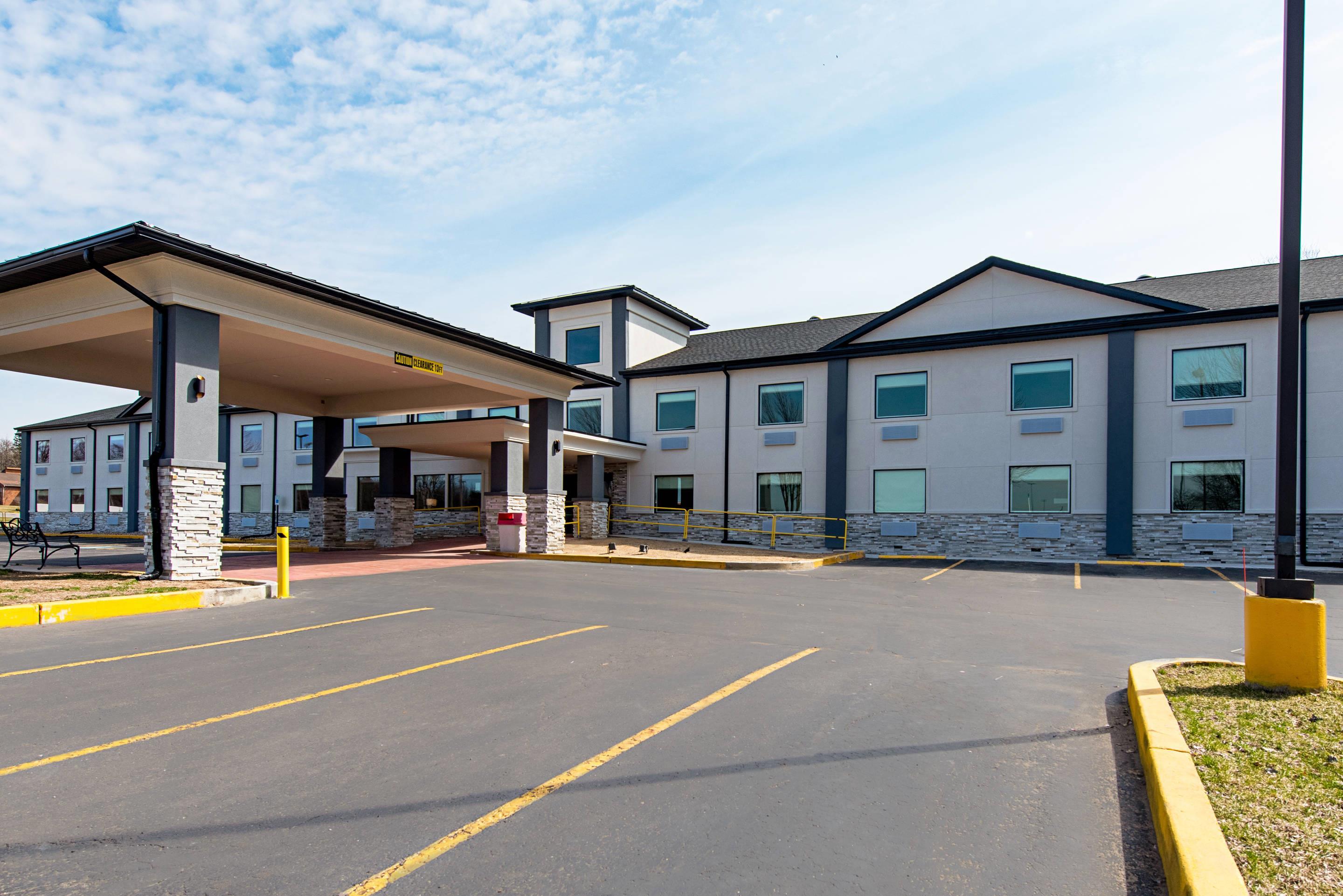 Hotel exterior | Quality Inn Mishawaka near Notre Dame
