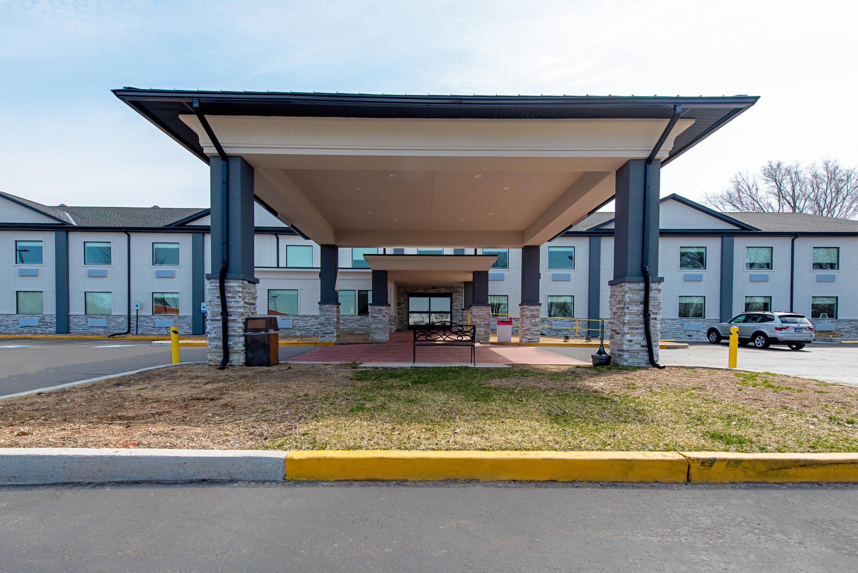 Hotel exterior | Quality Inn Mishawaka near Notre Dame