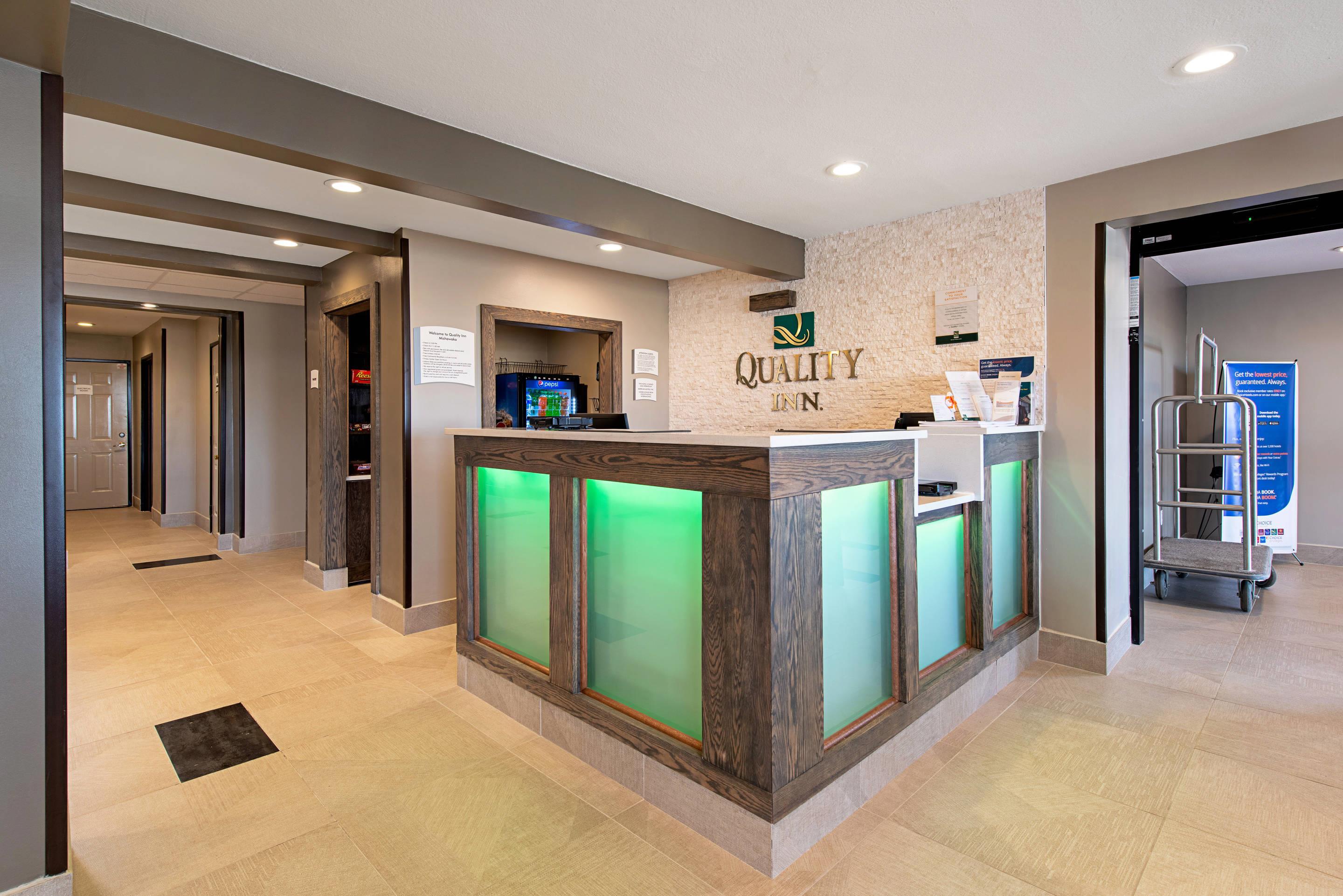 Hotel lobby | Quality Inn Mishawaka near Notre Dame
