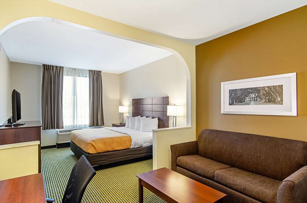 QUALITY INN AND SUITES NEAR TANGER-guestroom-Guest Room,Suite,On-Site.jpg