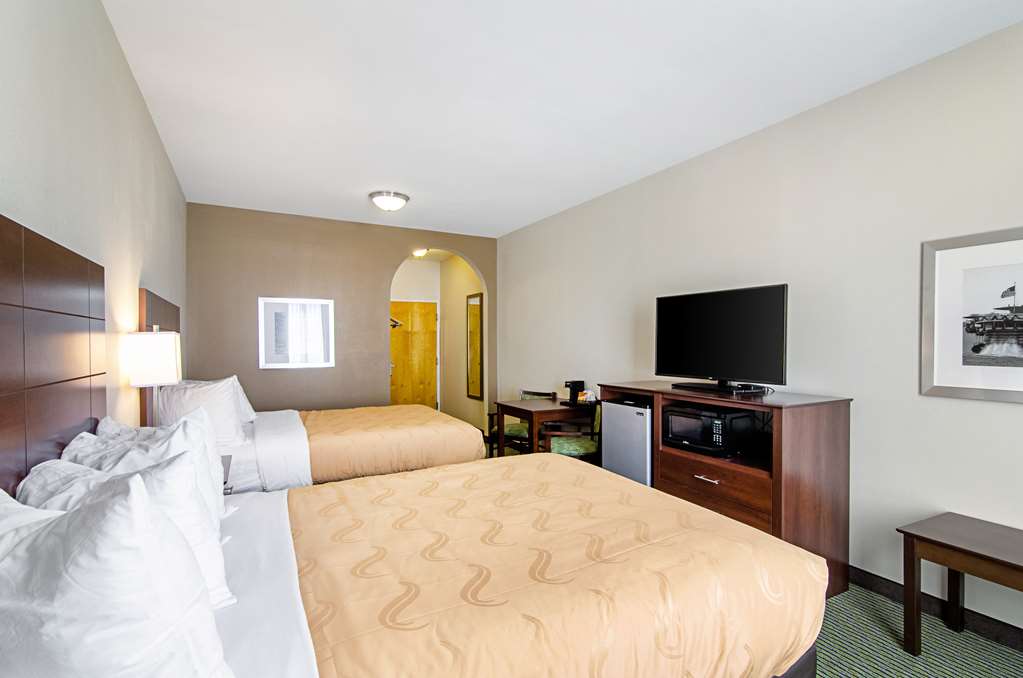 QUALITY INN AND SUITES NEAR TANGER-guestroom-Guest Room,On-Site.jpg