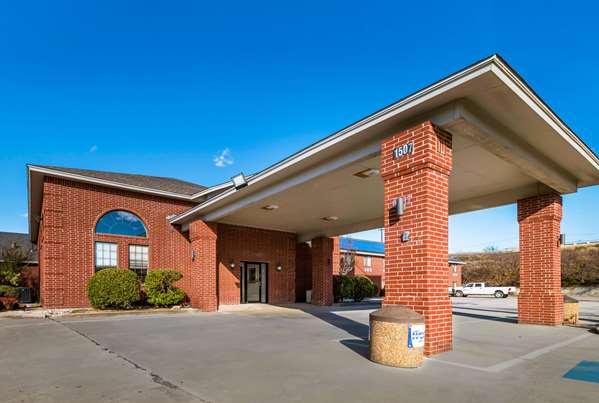Exterior view - Rodeway Inn Decatur