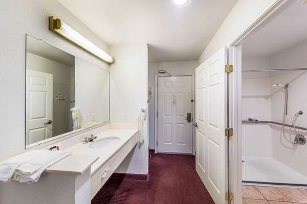  - Rodeway Inn Decatur