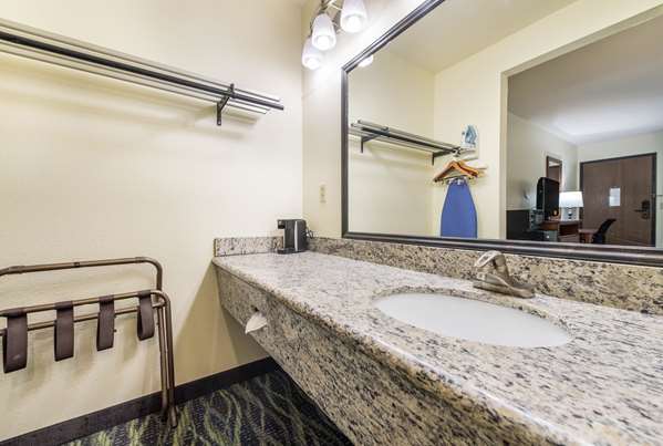  - Quality Inn Bellevue - I-90, Exit 11 & 11A
